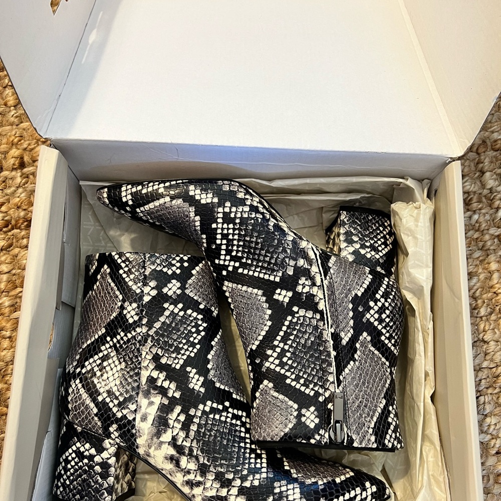 BRAND NEW Marc Fisher Booties Size 6